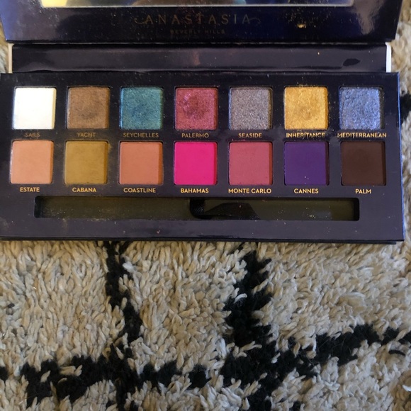 ABH Riviera Palette - Picture 2 of 2